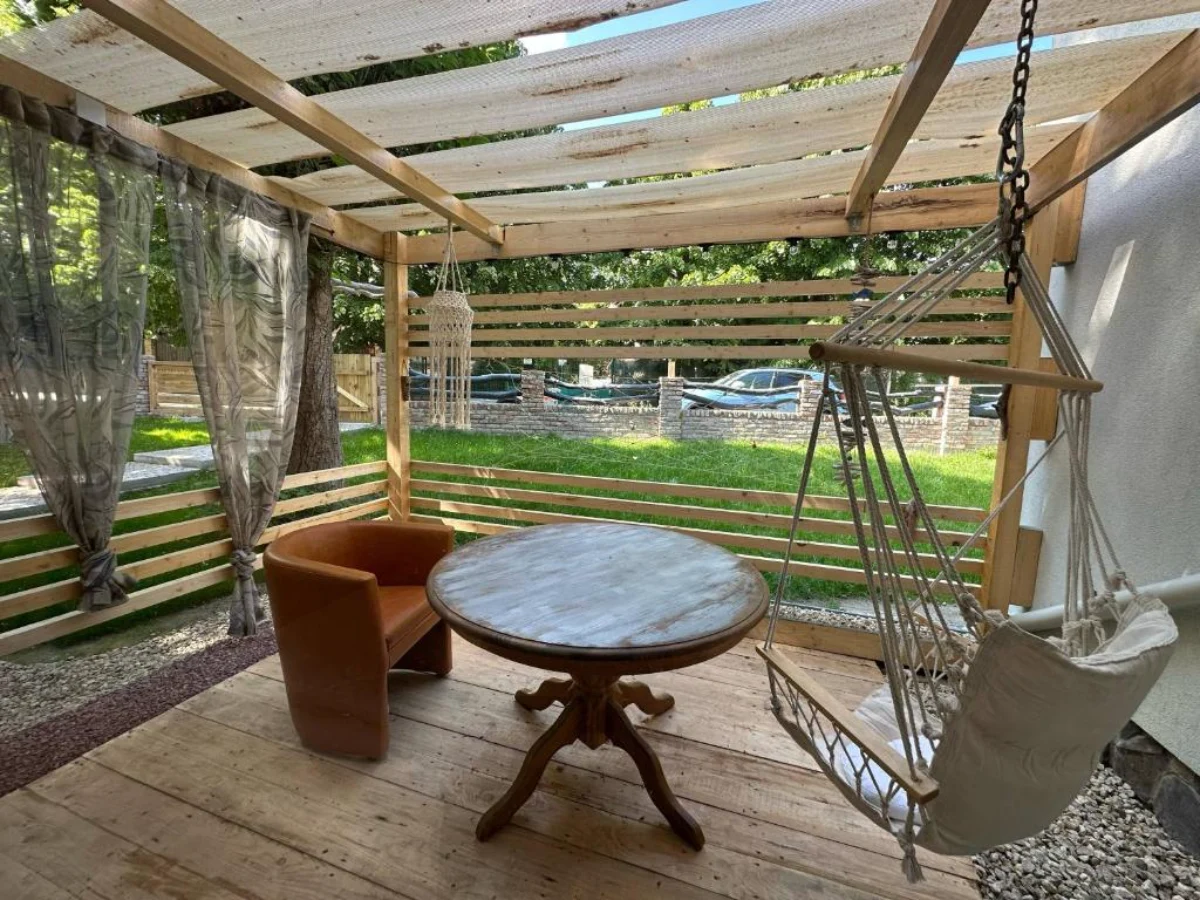 Pensiunea Blues House - Cazare Pensiune Venus -terasa camerei Clapton